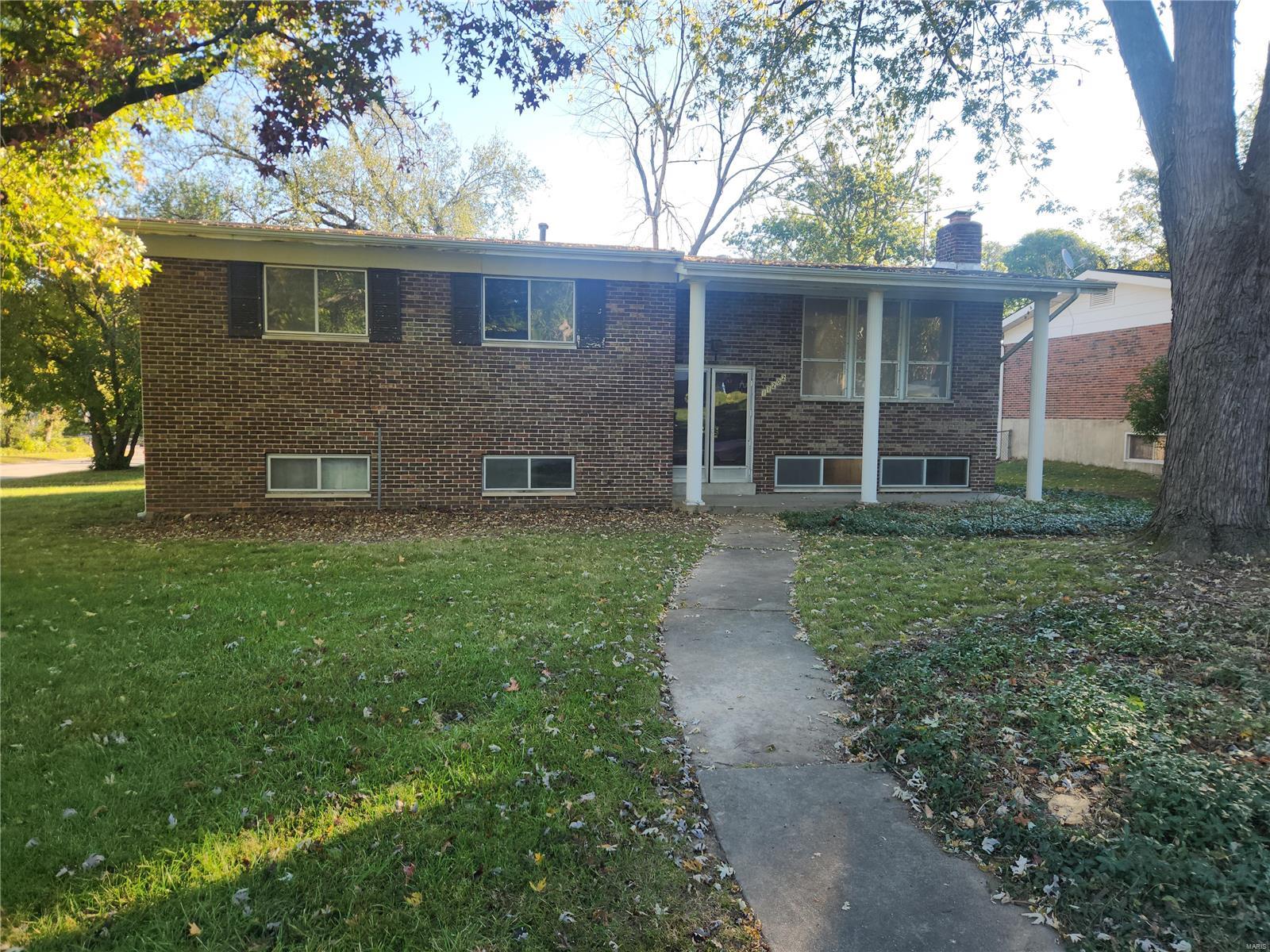 Claywood Dr, Saint Louis, MO 63126