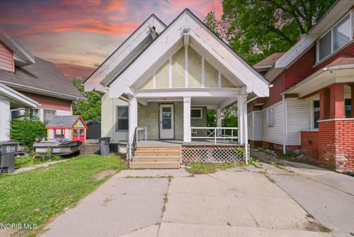 303 Hillwood Dr, Toledo, OH, 43608-1748 | Card Image