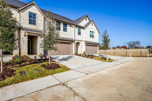 6818 Neals Way, Arlington, TX, 76001-4501 | Card Image