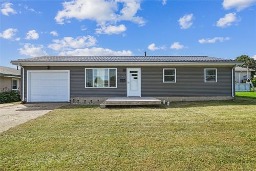 1005 5th Ave, Vinton, IA, 52349-1934 | Card Image