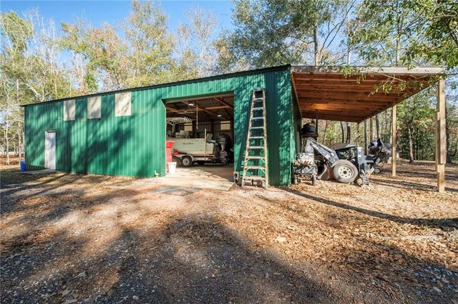 View of outdoor structure | Image 30
