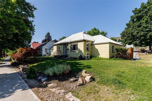 318 Columbia Ave, Coulee Dam, WA, 99116-1437 | Card Image