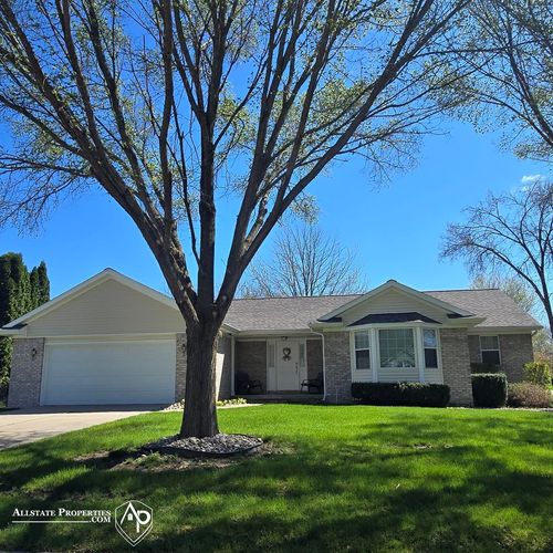 300 Carriage Way, Davison, MI, 48423-1488 | Card Image