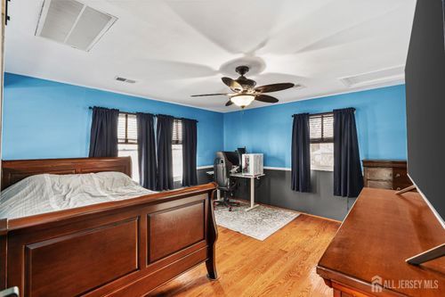 57 Pacific Blvd, Keyport, NJ, 07735-6036 | Card Image