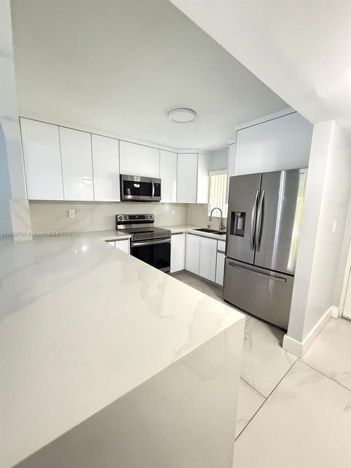 apt-104-2680 W 76th St, Hialeah, FL, 33016-5630 | Card Image
