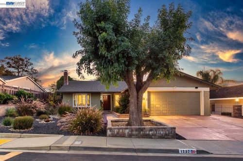 1237 Concord St, Pleasanton, CA, 94566 | Card Image