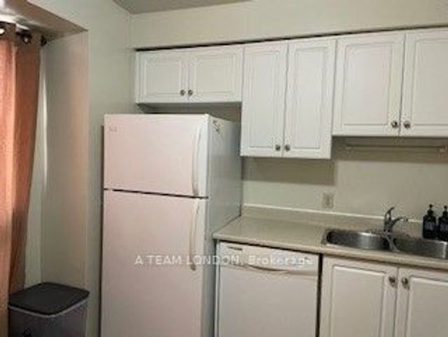 34 - 35 Waterman Ave, Condo with 3 bedrooms, 2 bathrooms and 1 parking in London ON | Image 4