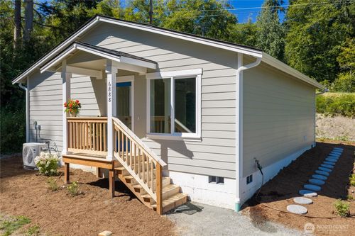 6888 Helena St, Clinton, WA, 98236-9691 | Card Image