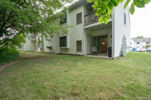 62 Rosebud Ln, Mount Clemens, MI, 48043-1477 | Card Image