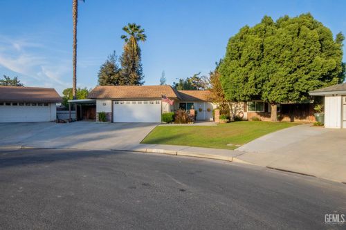 104 River Oaks Drive, Bakersfield, CA, 93309 | Card Image