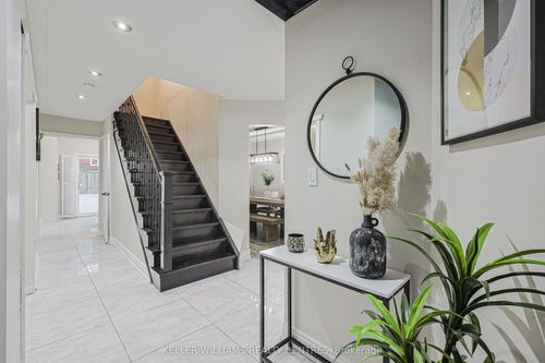 325 Marshall Cres, Orangeville, ON, L9W4Y3 | Card Image