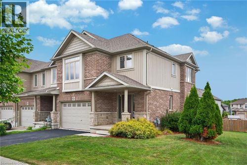 420 Avens St, Waterloo, ON, N2V0B5 | Card Image