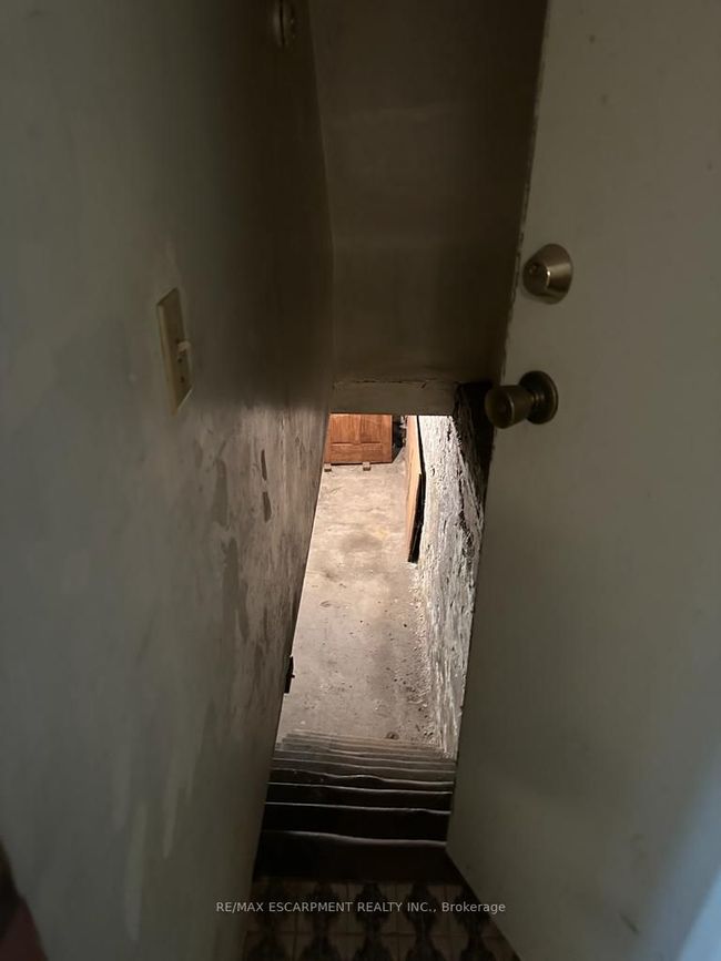 206 Hughson St. N, House other with 4 bedrooms, 3 bathrooms and null parking in Hamilton ON | Image 9
