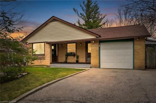 155 Hungerford Road, Cambridge, ON, N3C2P9 | Card Image