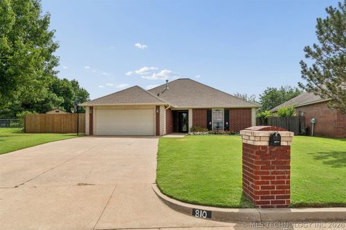 810 Tony Avenue, Perkins, OK, 74059 | Card Image