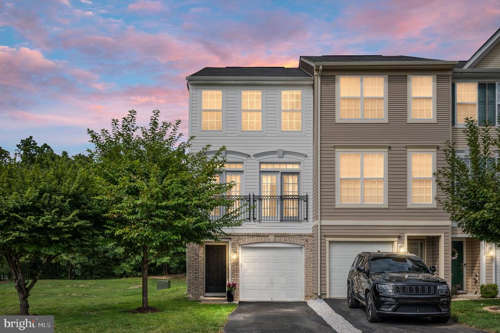 John Diskin Cir, Woodbridge, VA 22191