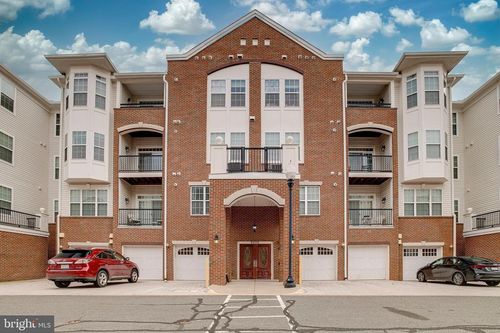 unit-301-9200 Charleston Dr, MANASSAS, VA, 20110-2824 | Card Image