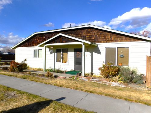 312 Nw 21st St, Redmond, OR, 97756-8466 | Card Image