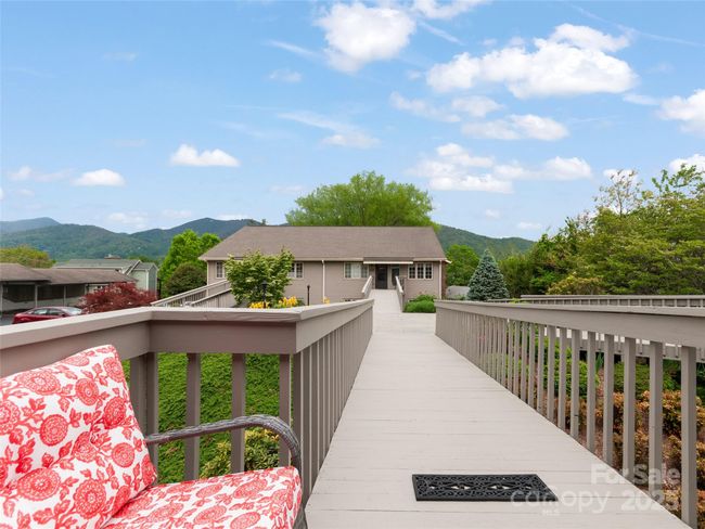 APT-108B - 671 S Haywood St, Condo with 2 bedrooms, 2 bathrooms and null parking in Waynesville NC | Image 5