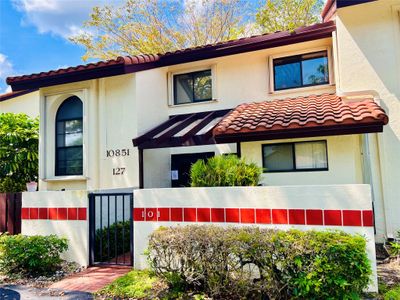 201 - 10851 Palm Lake Ave, Condo with 3 bedrooms, 2 bathrooms and null parking in Boynton Beach FL | Image 1