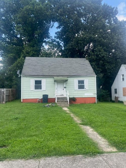 110 Clover Ave Ne, Roanoke, VA, 24012-4704 | Card Image