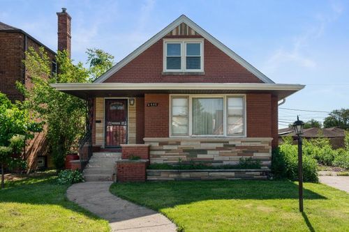 8445 S Wolcott Ave, Chicago, IL, 60620-4752 | Card Image