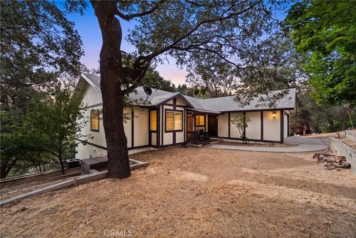 1541 Krause Ln, Lake Arrowhead, CA, 92352-9738 | Card Image