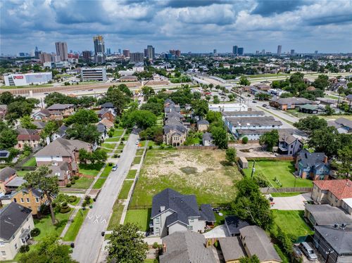 2431 Oakdale Street, Houston, OH, 44004 | Card Image