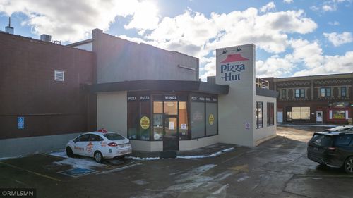 105 S Oak Ave, Owatonna, MN, 55060-2907 | Card Image