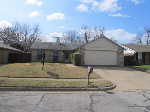 6804 Blackberry Dr, Arlington, TX, 76016-5107 | Card Image