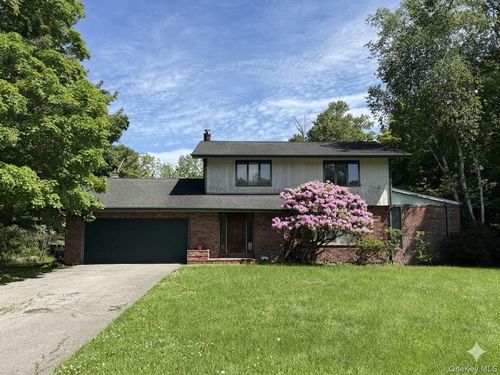 5 Maria Ln, Ossining, NY, 10562-2126 | Card Image