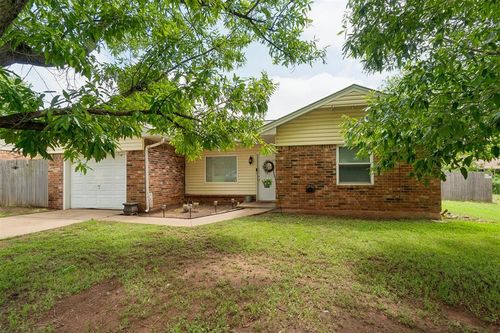 3108 Gwendolyn Ln, Edmond, OK, 73034-8214 | Card Image