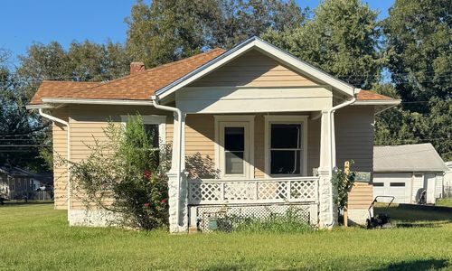 922 E 5th Ave, Winfield, KS, 67156-2320 | Card Image