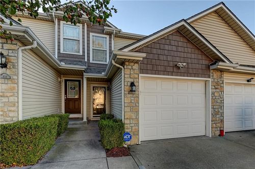 204 Pointe Ln, Raymore, MO, 64083-7801 | Card Image