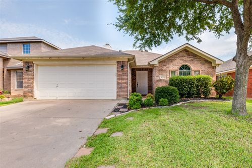 9013 Winding River Dr, Fort Worth, TX, 76118-7756 | Card Image