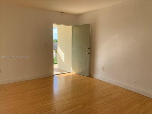 36-650 Ne 61st St, Miami, FL, 33137 | Card Image