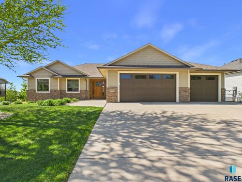 305 E 77th St Street, Sioux Falls, SD, 57108 | Card Image