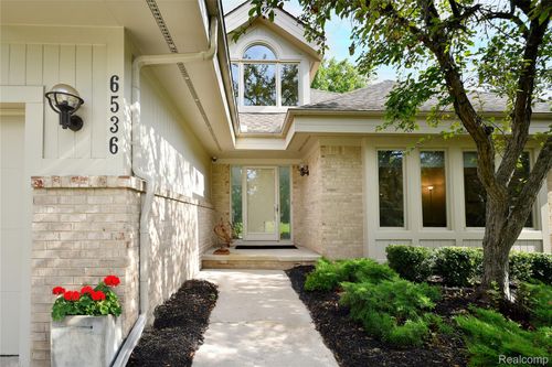 6536 Pleasant Lake Ct, West Bloomfield, MI, 48322-4708 | Card Image