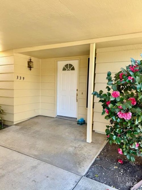 339 Twin Lakes Dr, Santa Rosa, CA, 95409-6444 | Card Image