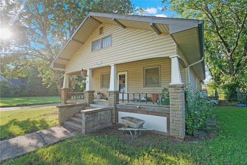 424 W Main St, Cherryvale, KS, 67335-1234 | Card Image