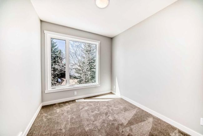 450 Shawnee Square Sw, Home with 3 bedrooms, 2 bathrooms and 3 parking in Calgary AB | Image 24