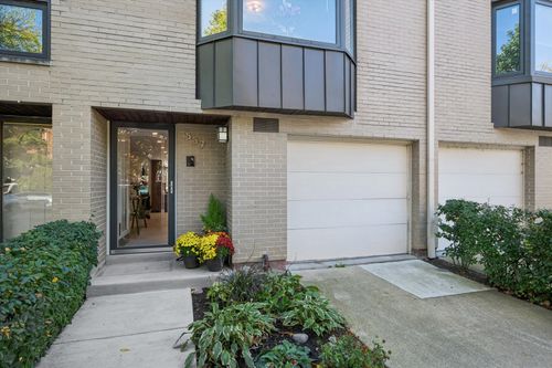 557 W Eugenie St, Chicago, IL, 60614-5635 | Card Image