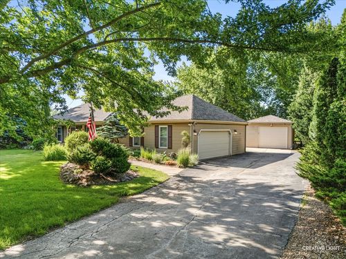 44W043 Fox Wilds Dr, St. Charles, IL, 60175-8114 | Card Image
