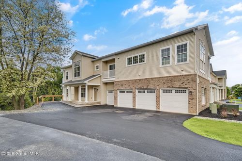 601 Vly Point Dr, Niskayuna, NY, 12309-1652 | Card Image