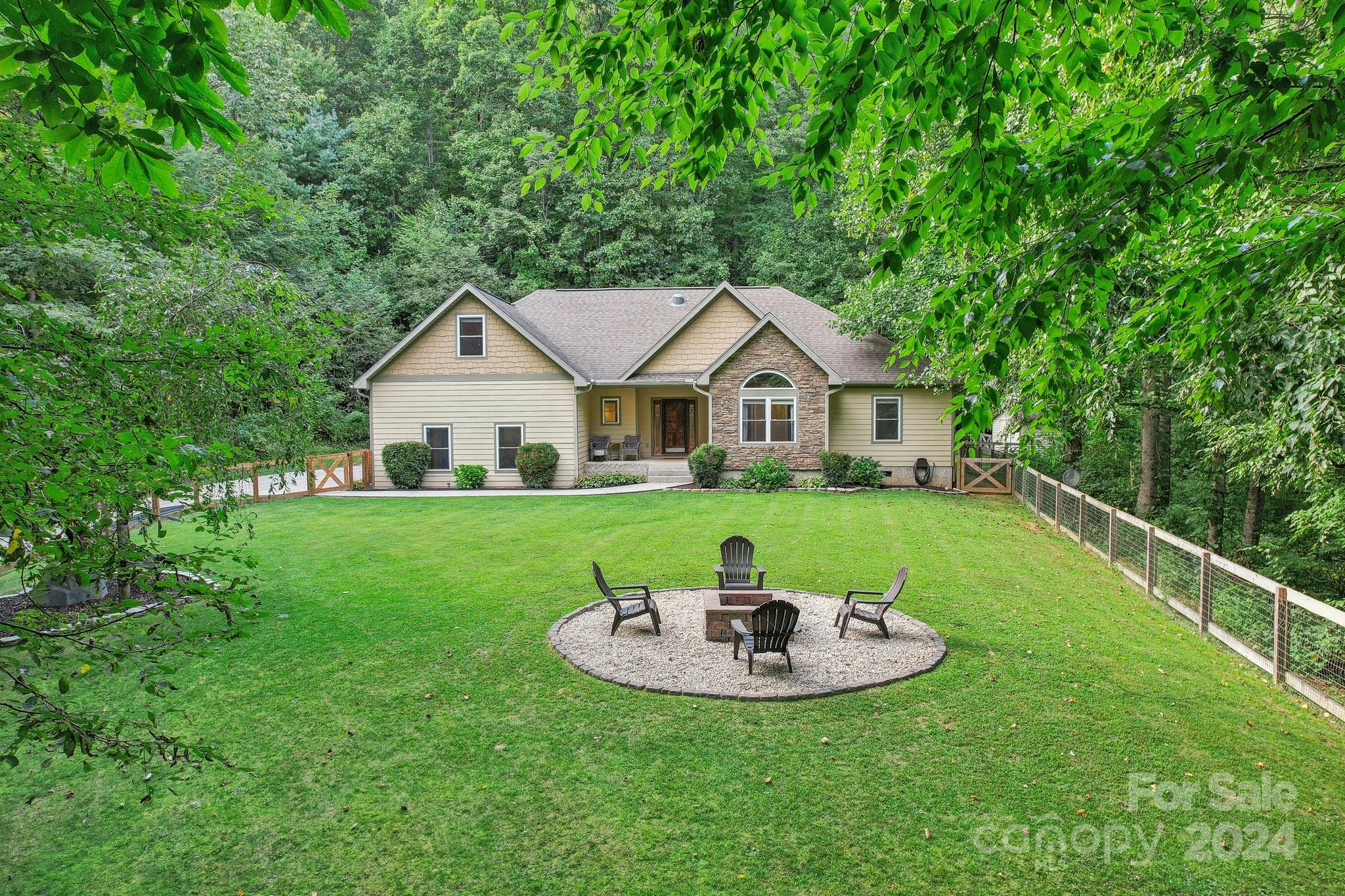 Aunt Belles Cv, Waynesville, NC 28786