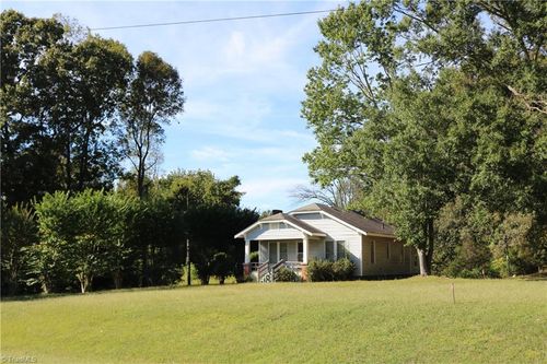 2058 Bishop Rd, Greensboro, NC, 27406-9513 | Card Image