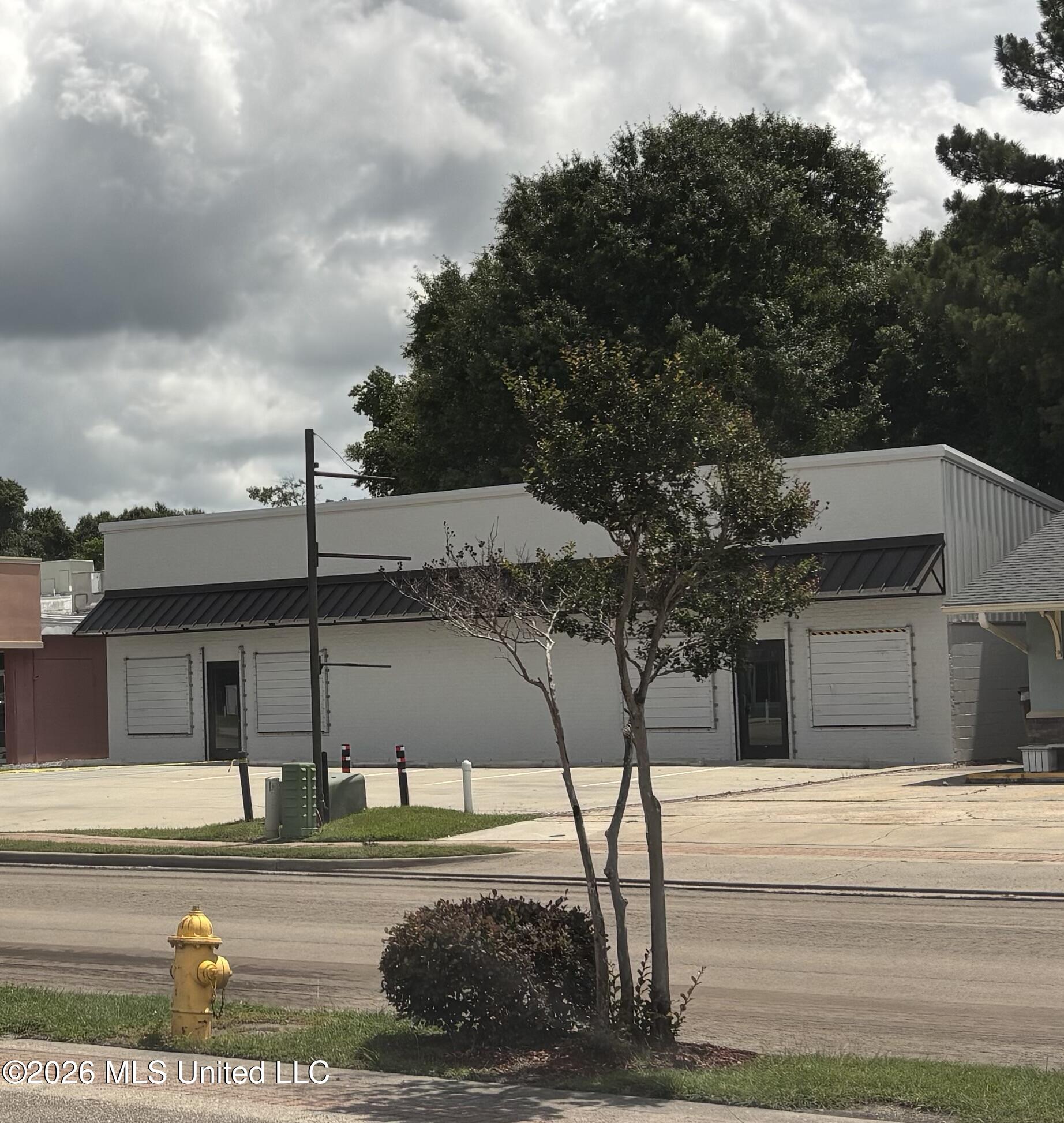 10108 Central Ave, Diberville, MS 39540