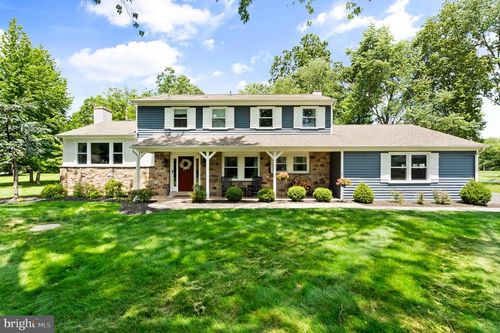 126 Woodview Dr, DOYLESTOWN, PA, 18901-2924 | Card Image