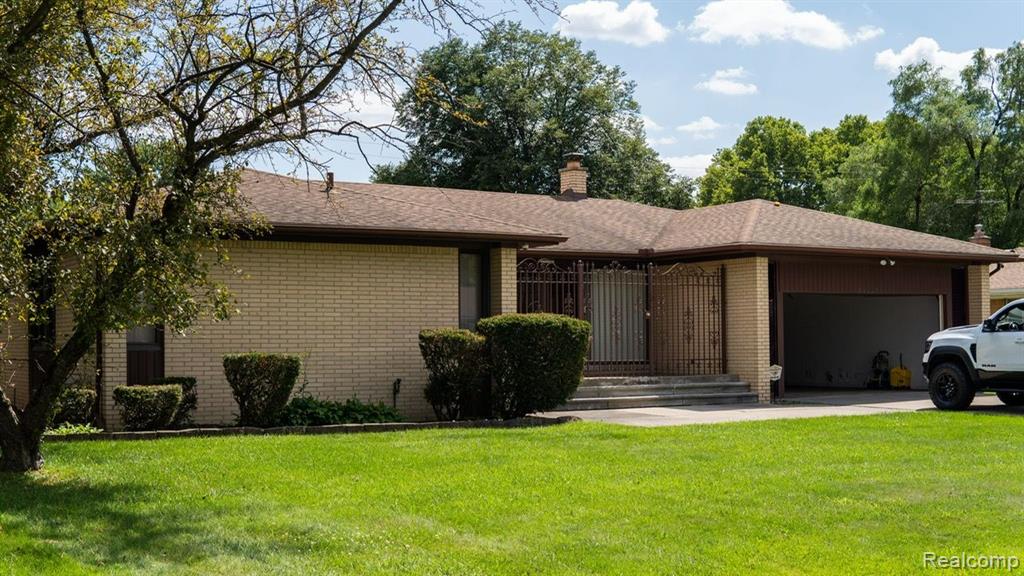 Nadol Dr, Southfield, MI 48075