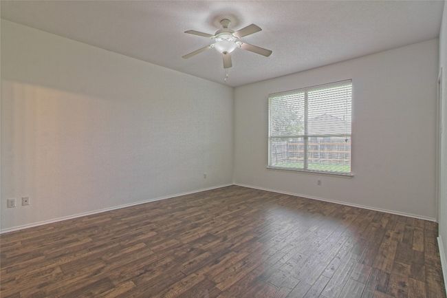 Unfurnished room featuring dark wood-style floors and ceiling fan | Image 17